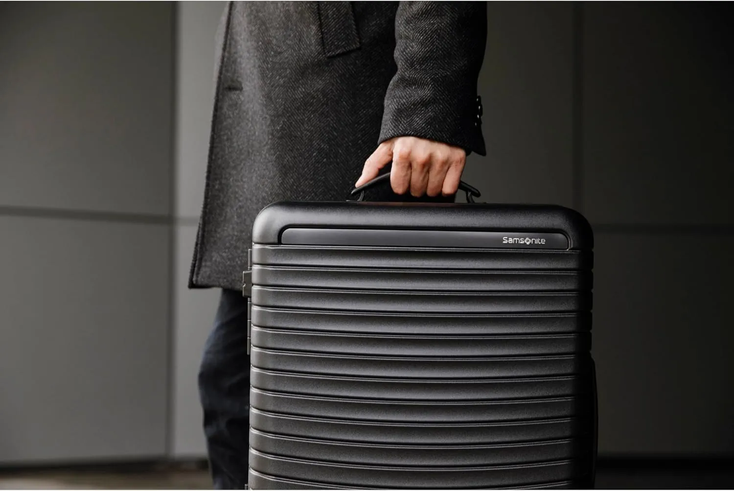 Framelock Max 29" Large Checked Hardshell Zipperless Luggage - Highly Secure Integrated Eazylock Mechanism - RightHeight Adjustable Handle - 360 Spinner Wheels - Airline Approved - Asphalt Black
