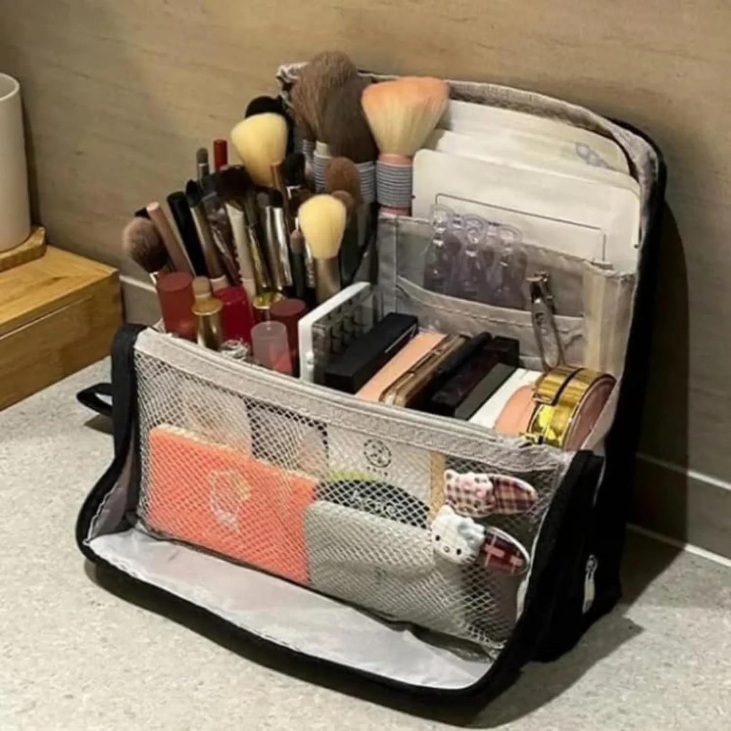 Multi-purpose Large Capacity Oxford Cloth Standing Makeup Bag, Waterproof Makeup Organizer with Compartments, Portable Storage for Stationery, Toiletries and Cosmetics (Gray)