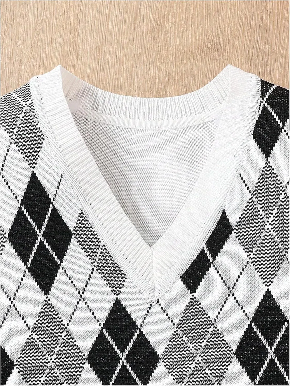 OYOANGLE Girl's Argyle Plaid V Neck Sweater Vest Sleeveless Preppy Casual Pullover Knitted Tank Tops