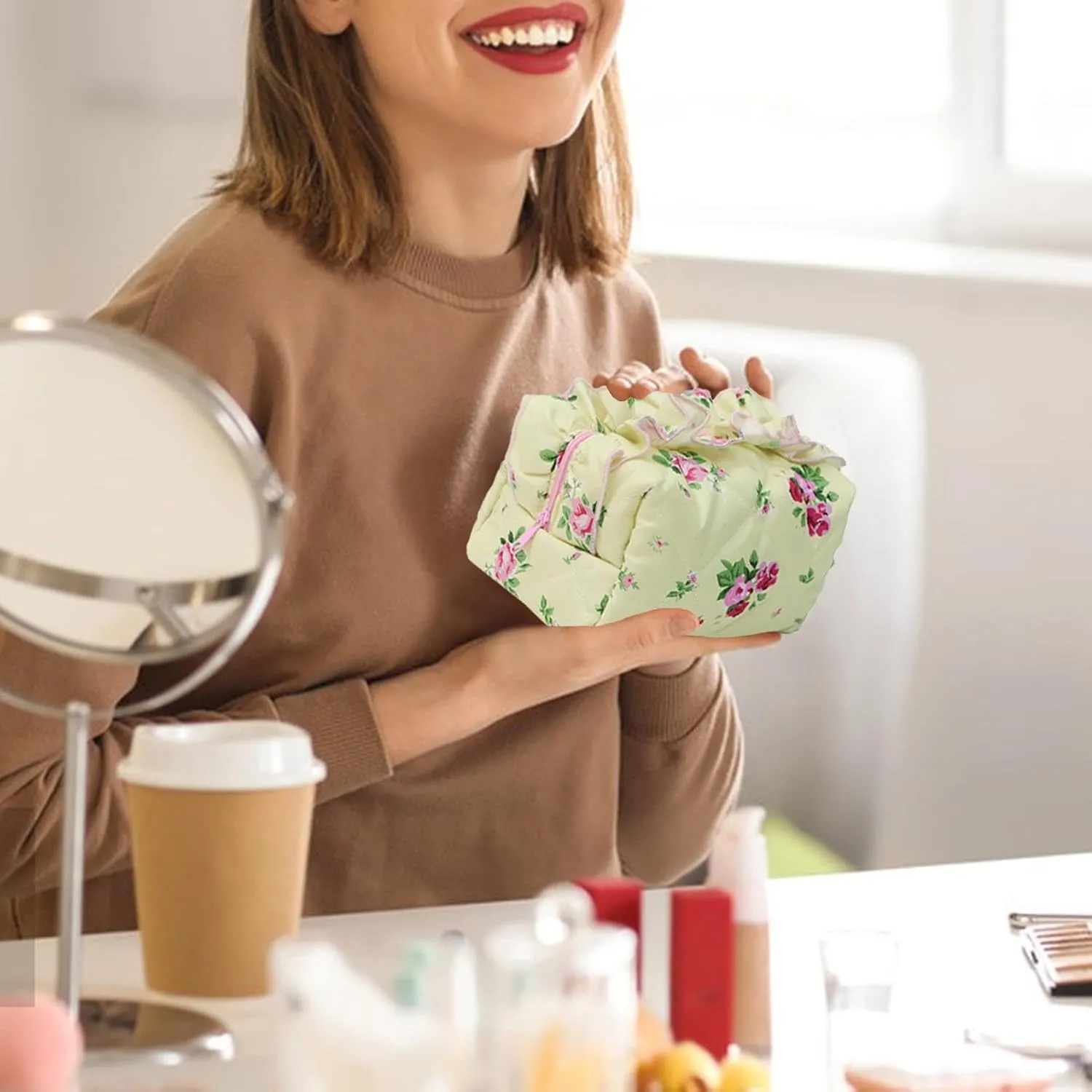 Toiletries Pouch - Pouch Toiletry Bag, Ruffled Cosmetic Storage Bag, Portable Cosmetic Organizer Pouch, Quilted Makeup Storage Bag for Girls Women, 7.1x4.3x3.9in